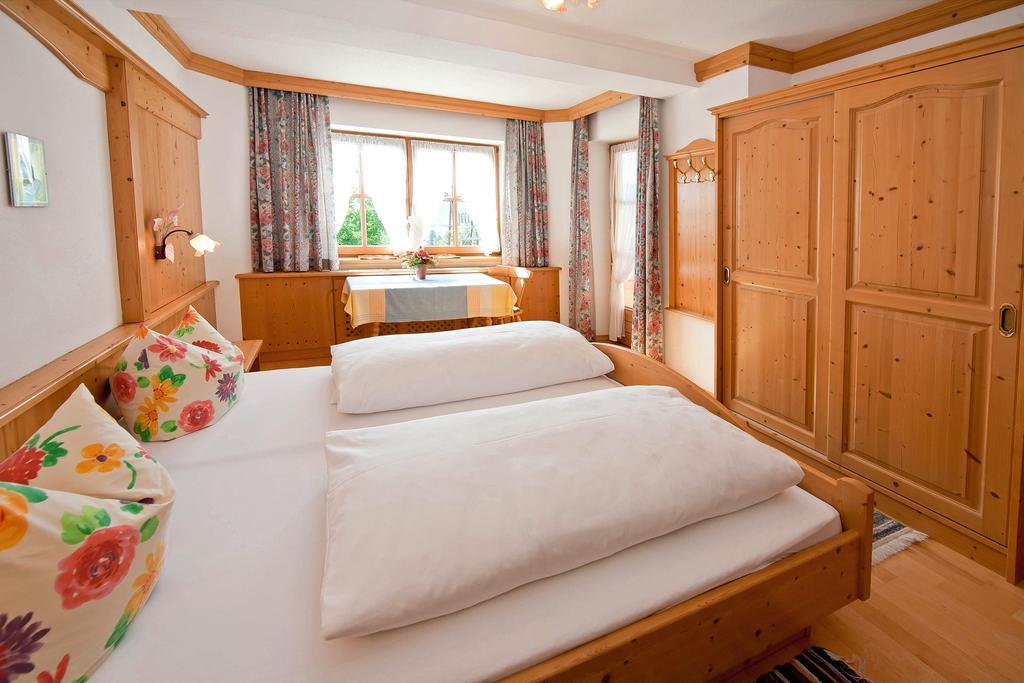 Hauser'S Ferienhof Hart im Zillertal Ruang foto