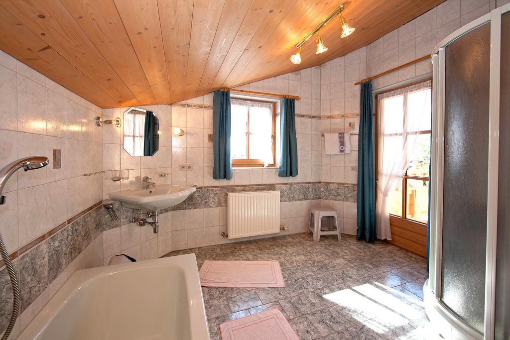 Hauser'S Ferienhof Hart im Zillertal Ruang foto