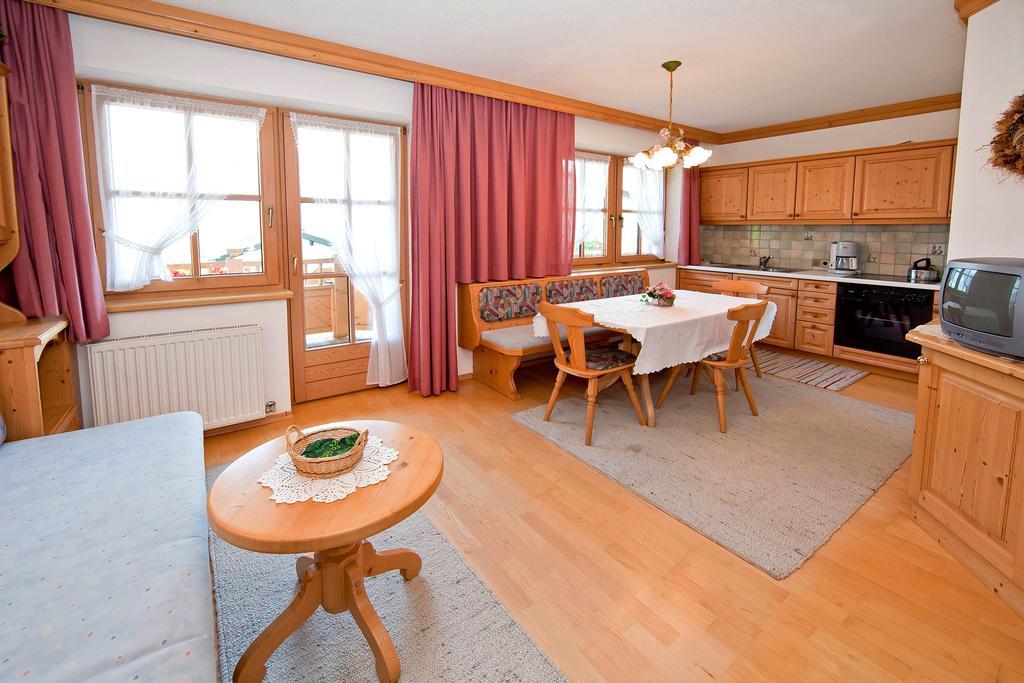 Hauser'S Ferienhof Hart im Zillertal Ruang foto